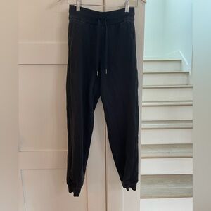 Lululemon size 4 black Scuba sweatpants gently worn
